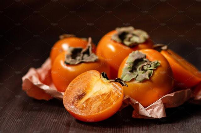 خرمالو، میوه محبوب اما خطرناک! سهم روزانه و بهترین زمان مصرف آن چه وقت است؟