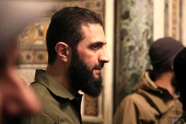 دو تصویر متفاوت از حضور جولانی در آمریکا + ویدئو | امروز با توپ بسکتبال و دیروز با هواپیمای دزدی + ویدئو