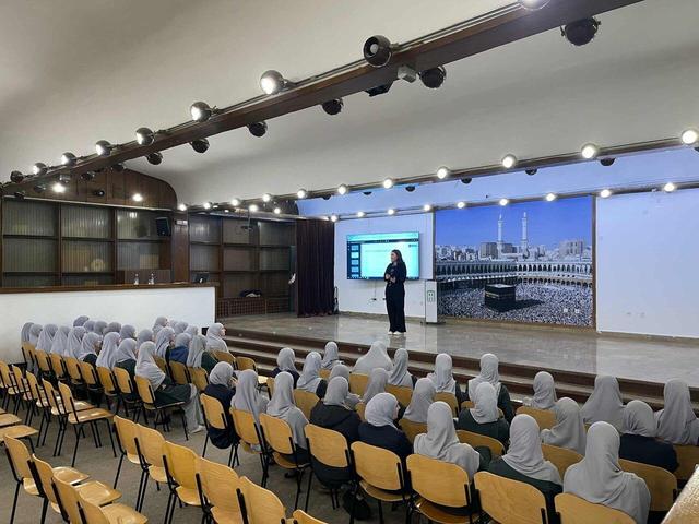 برگزاری کارگاه آموزشی استفاده از هوش مصنوعی در آموزش در مدرسه اسلامی کوزوو