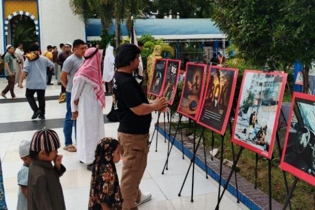 عکس‌های جنگ ۱۲ روزه در مسجد آبی مانیل به نمایش درآمدند