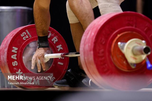 واگذاری ۵۵۰۰ متر مربع زمین در مجموعه آزادی به فدراسیون وزنه‌برداری