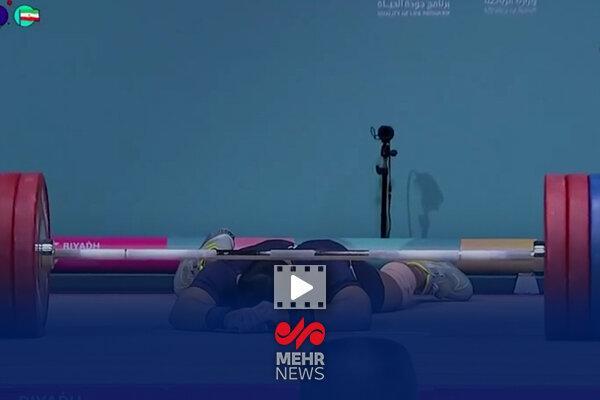 ناراحتی شدید حافظ قشقایی پس از عدم مهار وزنه ۱۷۱ کیلوگرم