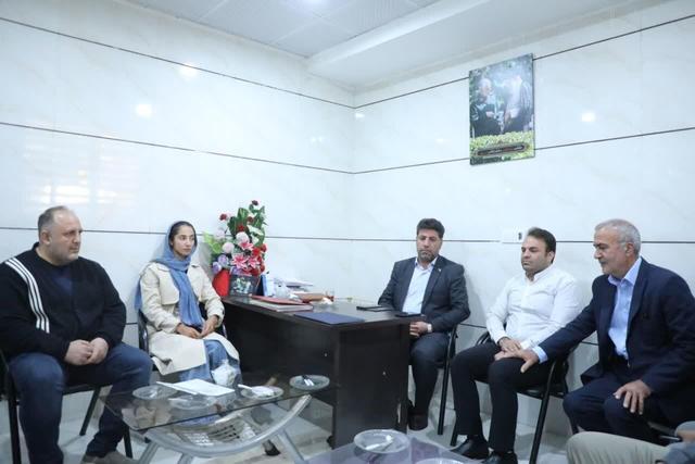 تقدیر مجمع خیرین ورزشی همدان از کیمیا زارعی قهرمان پرافتخار روئینگ