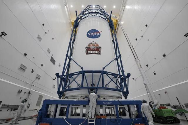 سفر مریخی فضاپیماهای دوقلو با مسیریابی غیرمتعارف