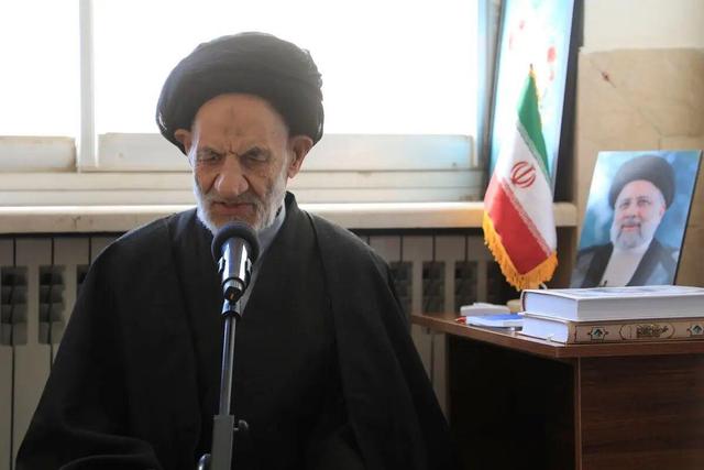 امام جمعه بیرجند: تربیت نسل جوان، جهادی در برابر آفت‌های فکری است