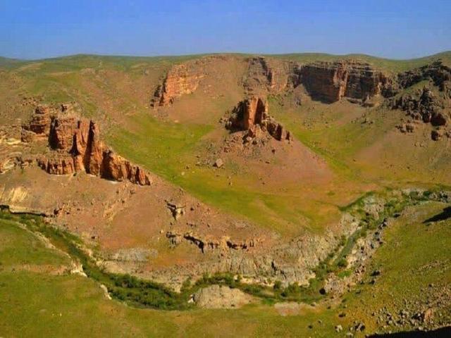 قلعه تاریخی قلاقوره بیجار نیازمند مرمت است