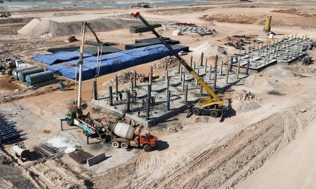 پیشرفت ۵۱ درصدی طرح ۳۲۹ هکتاری بندر امام خمینی(ره)