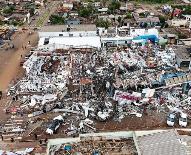 چند ویدیو از گردباد مرگباری که جان ۶ نفر را گرفت!