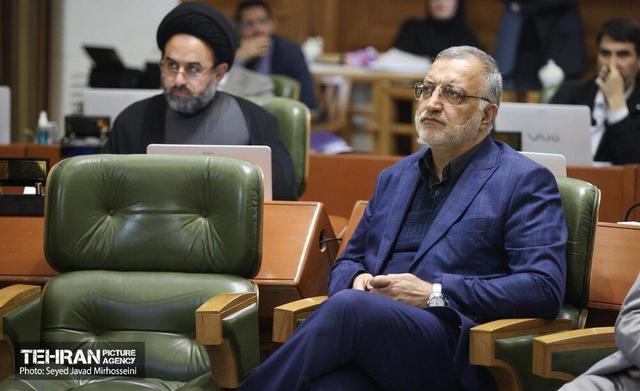 شهردار تهران وارد صحن شورا شد