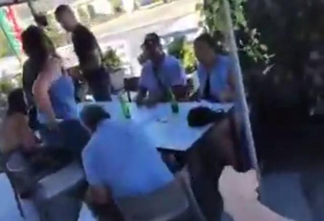 فیلم/ مالک رستوران اسپانیایی مشتریان صهیونیست را اخراج کرد