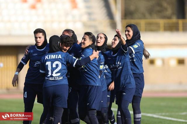 دیدار تیم های فوتبال دختران ماشین ایستا البرز _ گل گهر سیرجان