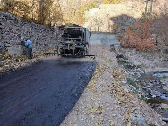 آغاز عملیات آسفالت محور روستایی کسیل–گشنادر–کلارود در البرز با اعتبار ۳۲۰ میلیارد ریال
