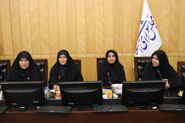 پیشنهاد خدادادی برای ایجاد شبکه قدرتمند از بانوان عضو احزاب