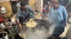 پخت غذای خیابانی پاکستانی با جگر گوسفندی در کراچی (فیلم)
