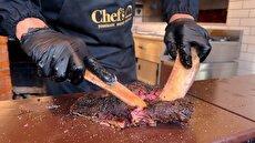 پخت برگر با استیک دودی و سیب زمینی در دبی (فیلم)