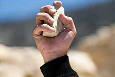 آقای رئیس‌جمهور با سنگ مورد حمله قرار گرفت! (فیلم)