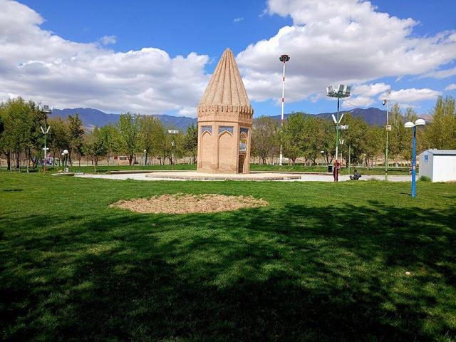 گردشگری مذهبی می‌تواند تویسرکان را متحول کند