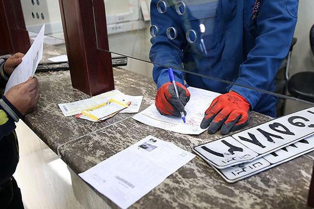 درهای بسته مرکز تعویض پلاک خرم‌دره به روی شهروندان