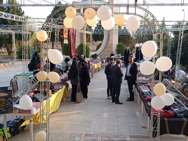 نمایشگاه صنایع خلاق دانشجویان دانشگاه آزاد واحد یاسوج برگزار شد