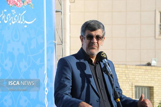 بزرگی واقعی در خدمت به مردم معنا پیدا می‌کند