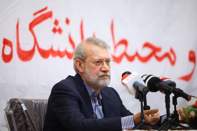 ببینید | پاسخ جالب لاریجانی به سوال یک خبرنگار: شما طرفدار استقلال هستید؟!