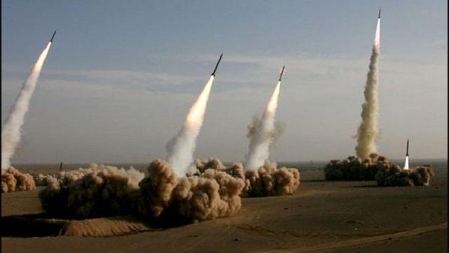 ایران در جنگ بعدی ۲۰۰۰ موشک را همزمان شلیک می‌کند؛ هشدار نیویورک‌تایمز | کارخانه‌های موشکی شبانه‌روز کار می‌کنند