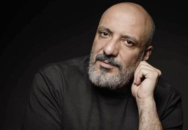 امیر جعفری در اروپا با لباس فردوسی | ببینید