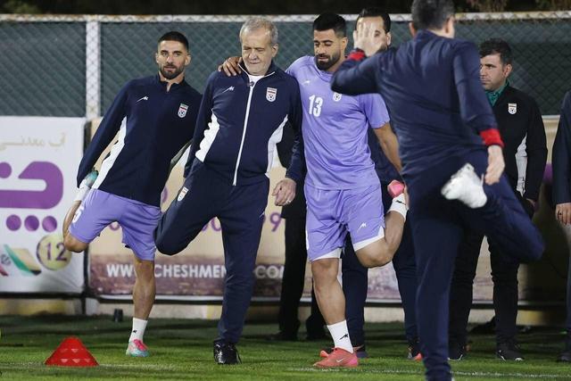 پزشکیان به قلعه‌نویی: لطفا سوت نزن!