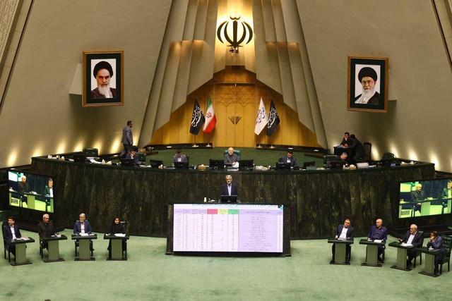 واکنش قاطع مجلس به مصوبه دولت برای گران کردن بنزین