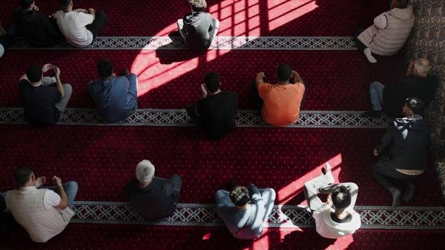 تهدید مسجد «یونس امره» دراملورد هلند با هتک حرمت قرآن‌ و پیام‌های ضداسلامی