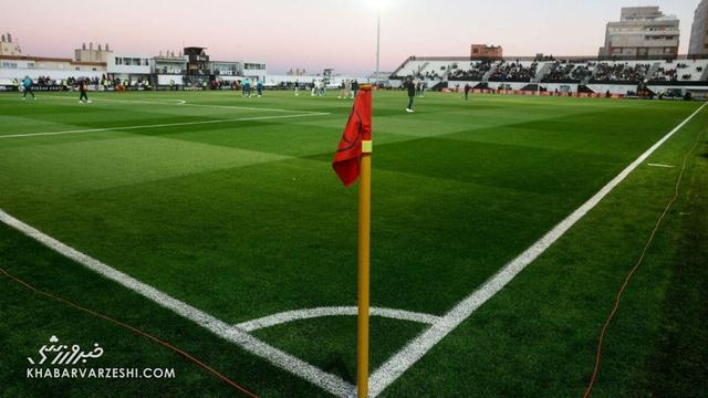 ایست قلبی یک هوادار ۷۳ ساله روی سکوها؛ نیمه دوم بازی لیگ دسته ۲ به تعویق افتاد