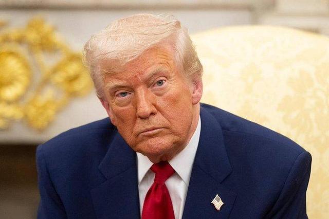 تحقیر عجیب و تاریخی ترامپ در ورزشگاه! +ویدیو