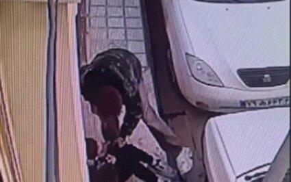 ببینید / فیلمی ترسناک از سرقت موبایل با ساطور از چند کودک