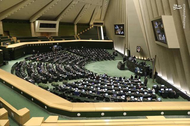 عارف به مجلس رفت