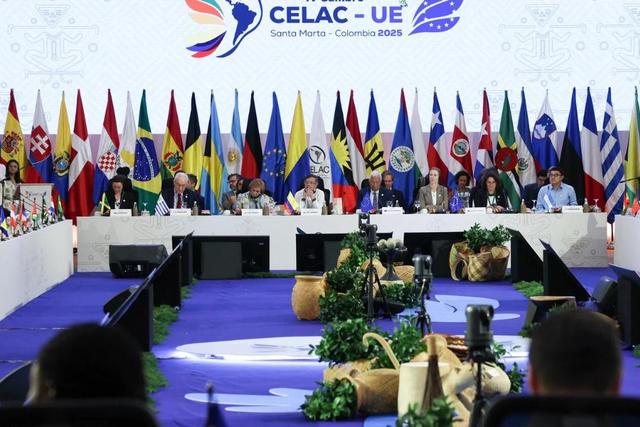 در غروب نفوذ، اروپا تور می‌افکند