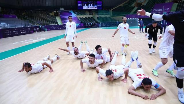 تصاویری از شادی پس از قهرمانی اعضای تیم ملی فوتسال در بازی‌های کشورهای اسلامی