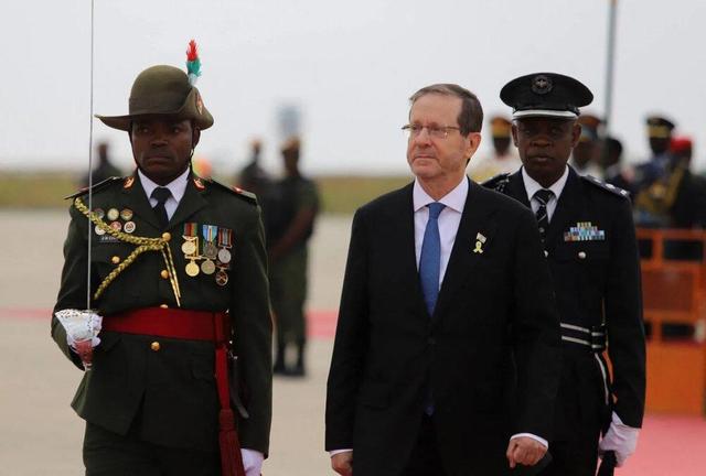 اذعان هرتزوگ در زامبیا «دوره سخت» اسرائیل پس از ۷ اکتبر ۲۰۲۳