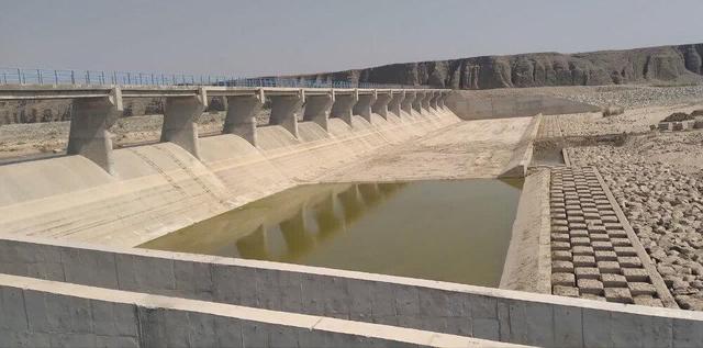 افتتاح سد انحرافی و کانال انتقال آب نجف‌آباد جیرفت با حضور وزیر نیرو