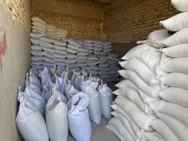 کشف بیش از ۶۰ تن کود قاچاق و غیرمجاز در خرامه