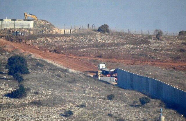 دیوارکشی رژیم صهیونیستی در عمق خاک لبنان و نفوذ به منطقه عیترون