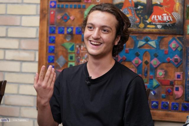 ببینید | دشوارهای بازی یک نوجوان در نقش جوانی زخمی روی تخت بیمارستان