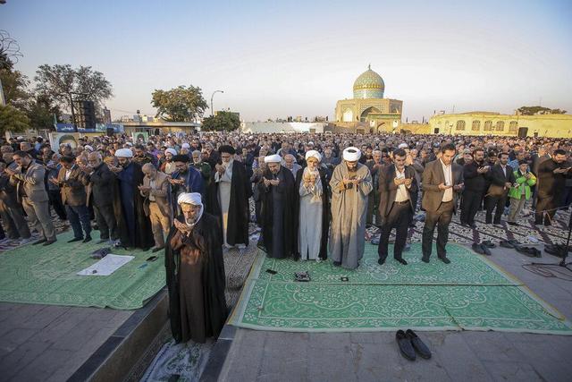 اقامه نماز باران به امامت آیت‌الله مظفری در گلزار شهدای قزوین