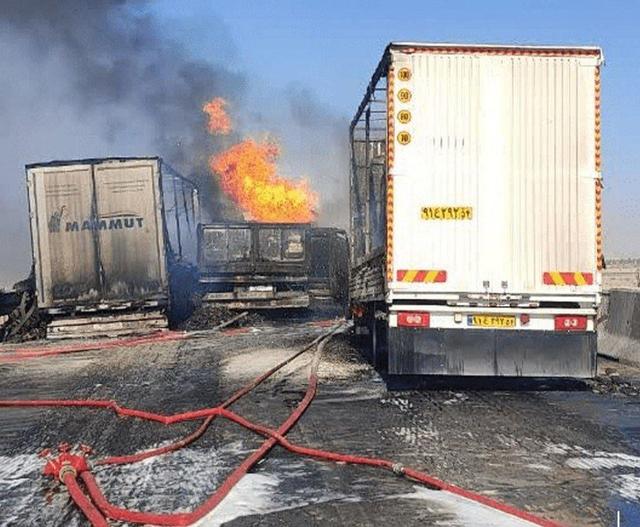 تصادف زنجیره ای در جاده یزد مرگبار شد/ انفجار تانکر سوخت