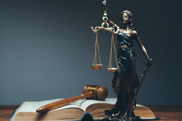 ۹ تا از بهترین وکیل‌ های خانم در مشهد