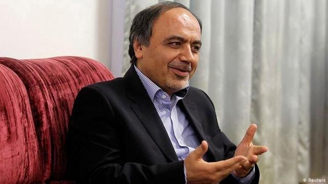 پزشکیان مسئولیت آغاز گفت‌وگو با ترامپ را بر عهده بگیرد! | لگدهای اوباما و ترامپ هم نوکر خانه‌زاد را بیدار نمی‌کند