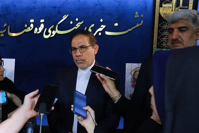 زندانی زن مشهور همچنان به زندان بازنگشته است | هشدار به افراد مسئول و غیر مسئول درباره سیاه‌نمایی