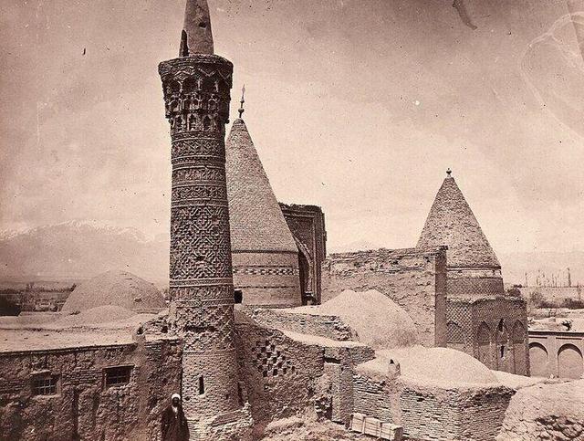 دنیا برای «بایزید بسطامی» تمام قد می‌ایستد؛ چهره تابناک آسمان عرفان