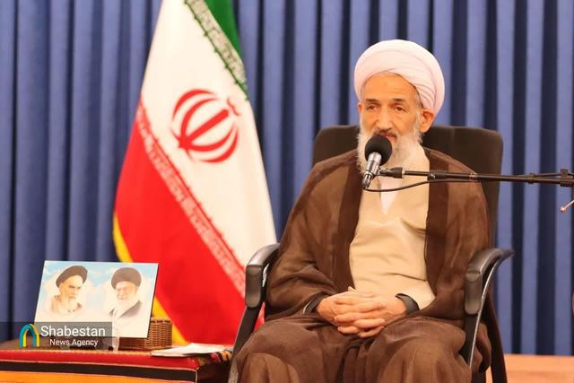 خضوع عملی در برابر قرآن در میان برخی مسئولان کمرنگ است / امور قرآنی باید مردمی بمانند نه دولتی