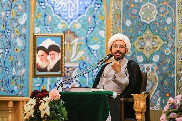 ضرورت پایداری در جبهه حق و صیانت از روحیه توحیدی در جامعه