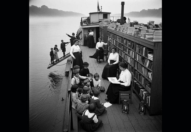 کتابخانه‌ای روی آب؛ زنان می‌سی‌سی‌پی بار کتاب و فانوس داشتند